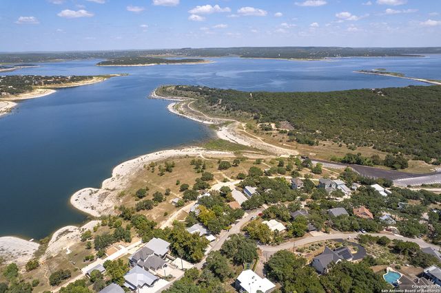 1021 Hillcrest Forest, Canyon Lake, TX 78133