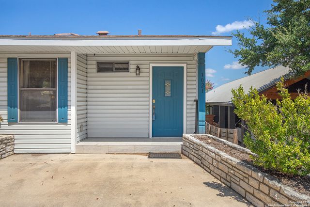 1021 Hillcrest Forest, Canyon Lake, TX 78133