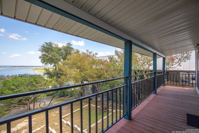 1021 Hillcrest Forest, Canyon Lake, TX 78133