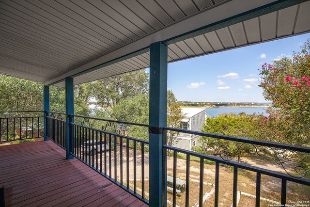 1021 Hillcrest Forest, Canyon Lake, TX 78133