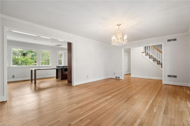719 Quarterstaff Road, Winston-salem, NC 27104