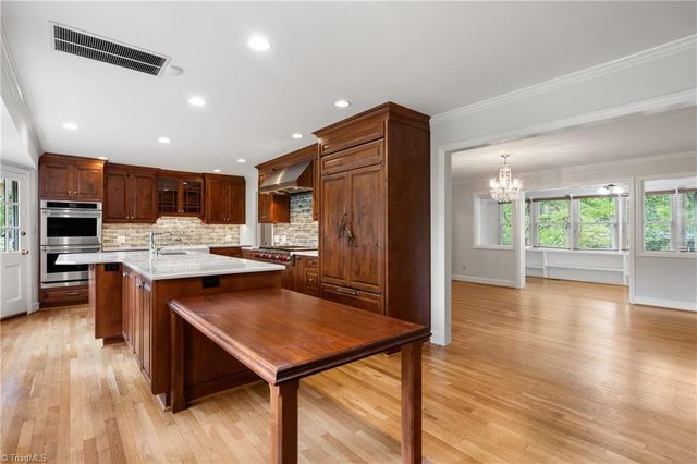 719 Quarterstaff Road, Winston-salem, NC 27104