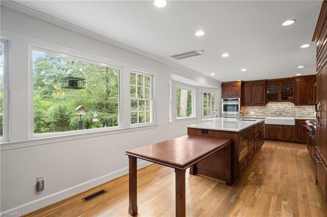 719 Quarterstaff Road, Winston-salem, NC 27104