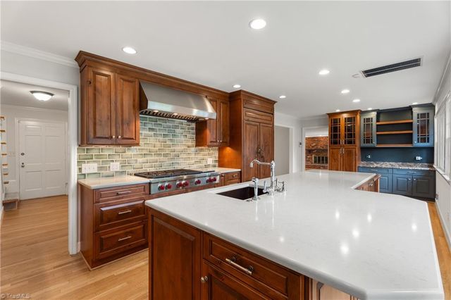 719 Quarterstaff Road, Winston-salem, NC 27104