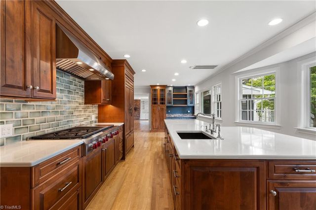 719 Quarterstaff Road, Winston-salem, NC 27104