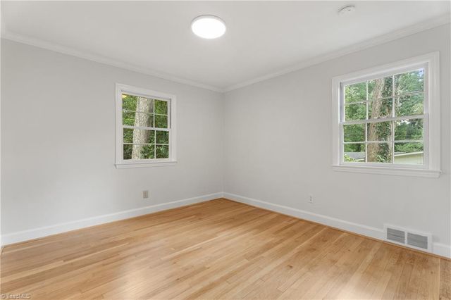 719 Quarterstaff Road, Winston-salem, NC 27104
