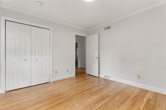 719 Quarterstaff Road, Winston-salem, NC 27104