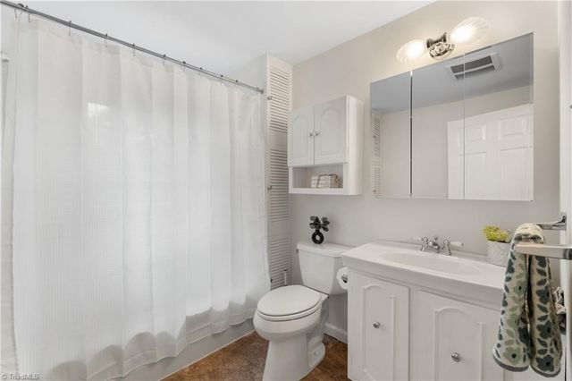 719 Quarterstaff Road, Winston-salem, NC 27104