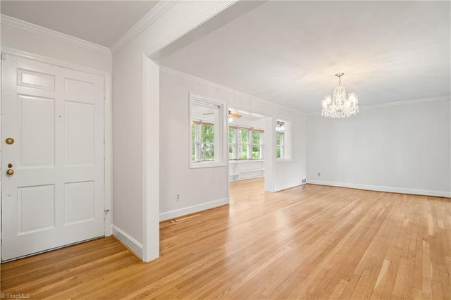 719 Quarterstaff Road, Winston-salem, NC 27104