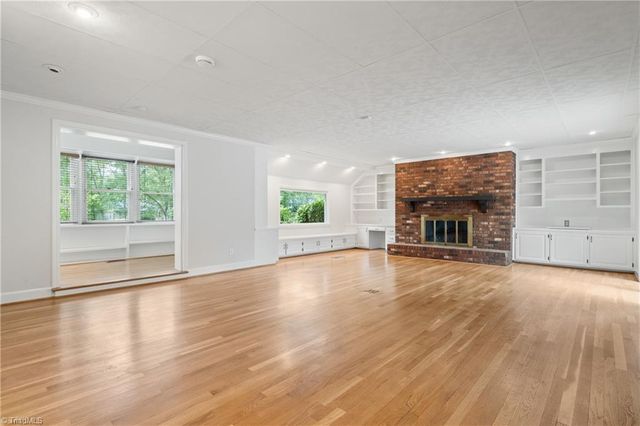719 Quarterstaff Road, Winston-salem, NC 27104