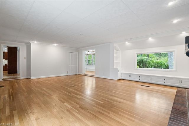 719 Quarterstaff Road, Winston-salem, NC 27104