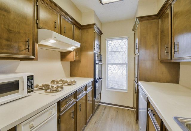 13915 Roundstone Lane, Houston, TX 77015