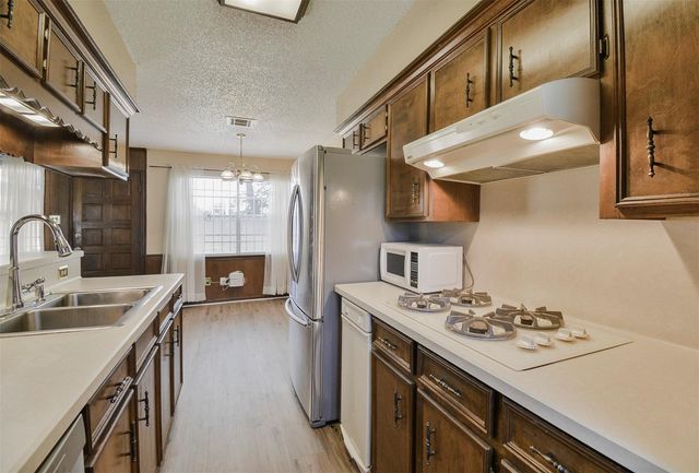 13915 Roundstone Lane, Houston, TX 77015