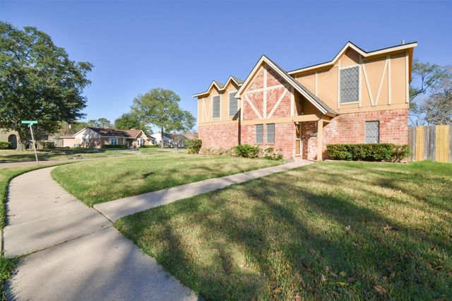 13915 Roundstone Lane, Houston, TX 77015
