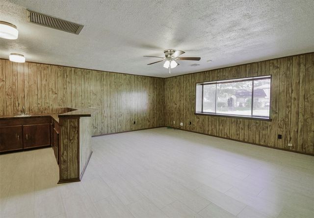 13915 Roundstone Lane, Houston, TX 77015