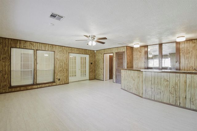 13915 Roundstone Lane, Houston, TX 77015