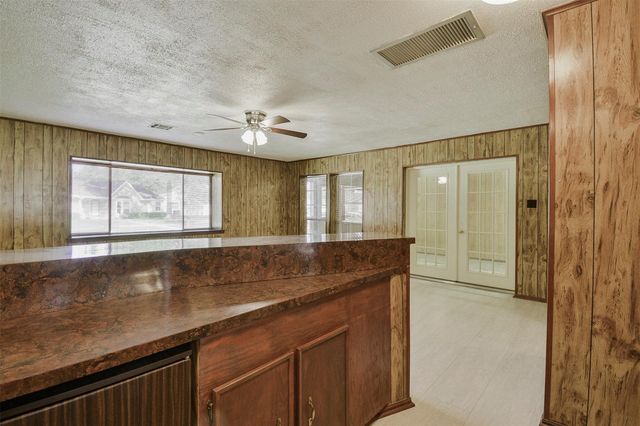 13915 Roundstone Lane, Houston, TX 77015