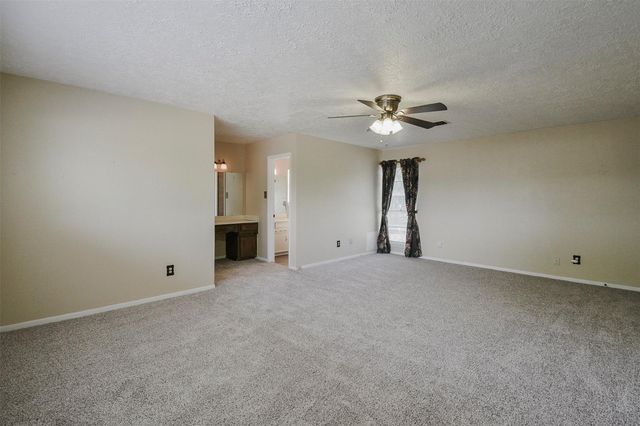 13915 Roundstone Lane, Houston, TX 77015