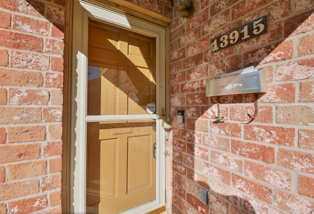 13915 Roundstone Lane, Houston, TX 77015