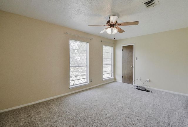 13915 Roundstone Lane, Houston, TX 77015