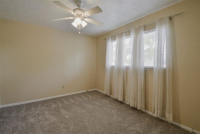 13915 Roundstone Lane, Houston, TX 77015