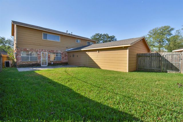 13915 Roundstone Lane, Houston, TX 77015