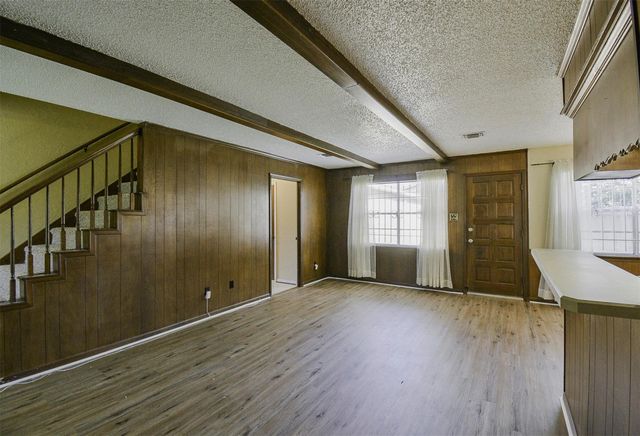 13915 Roundstone Lane, Houston, TX 77015