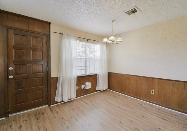 13915 Roundstone Lane, Houston, TX 77015