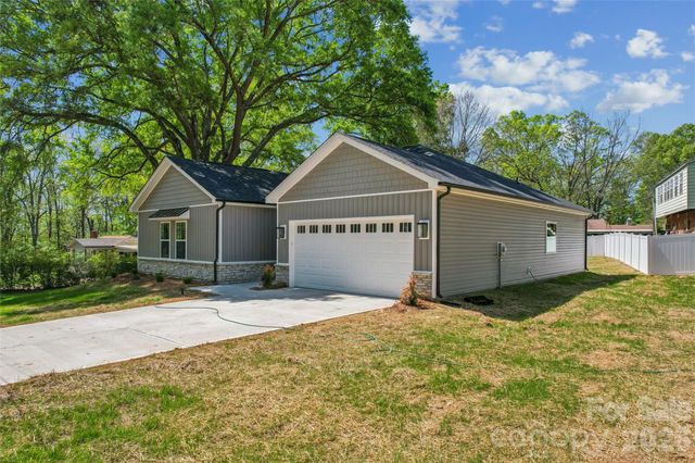 321 Henderson Circle, Harrisburg, NC 28075