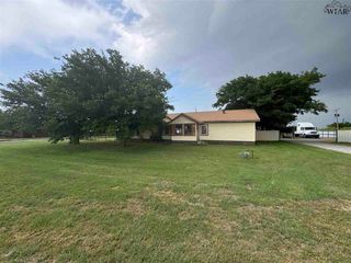 944 S WAGGONER STREET, Electra, TX 76360