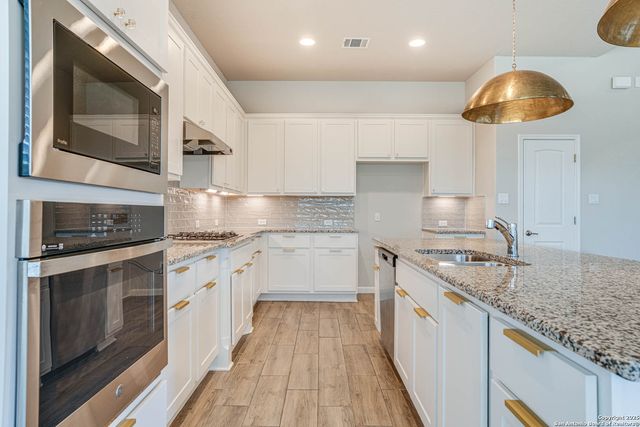 3707 Eliberis, San Antonio, TX 78261