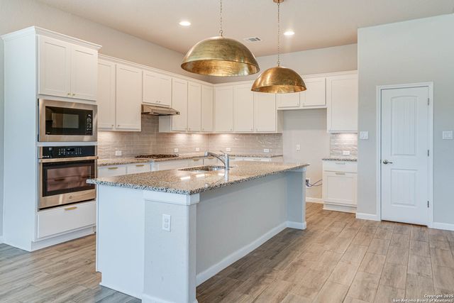 3707 Eliberis, San Antonio, TX 78261