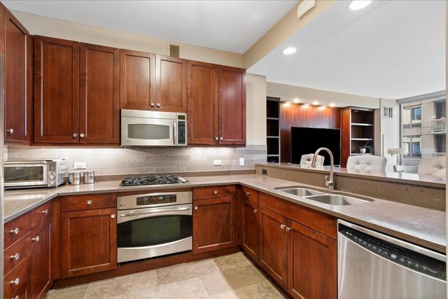 600 N LAKE SHORE Drive 2102, Chicago, IL 60611