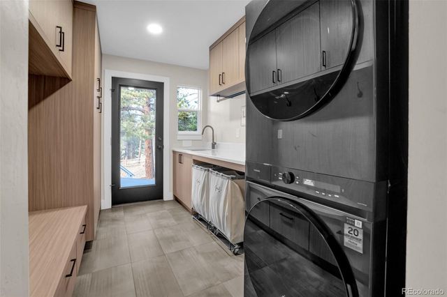 26400 Columbine Glen Avenue, Golden, CO 80401