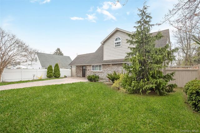 138 Rim Lane, Hicksville, NY 11801