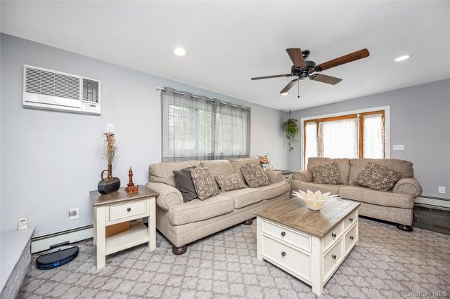 138 Rim Lane, Hicksville, NY 11801