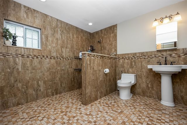 138 Rim Lane, Hicksville, NY 11801