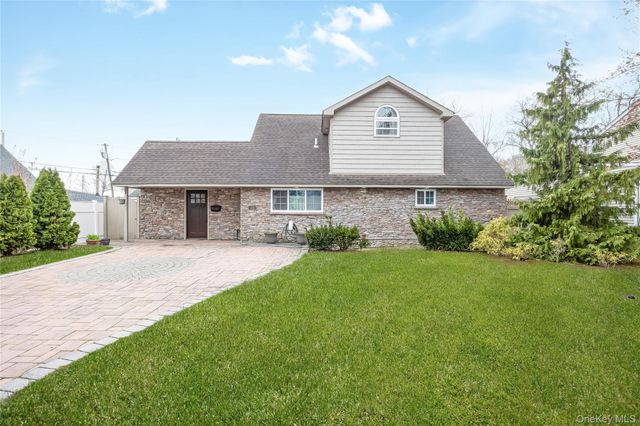 138 Rim Lane, Hicksville, NY 11801