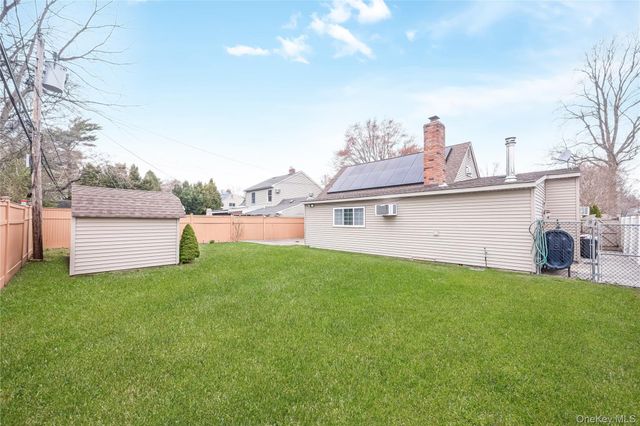 138 Rim Lane, Hicksville, NY 11801