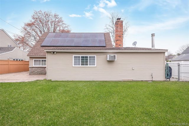 138 Rim Lane, Hicksville, NY 11801