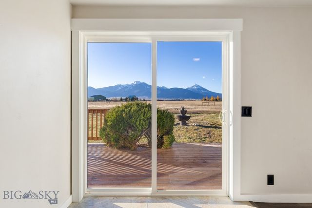 109 Run Way Lane, Livingston, MT 59047