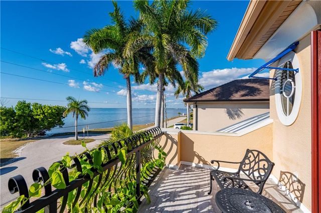48 Colony Point DR, Punta Gorda, FL 33950