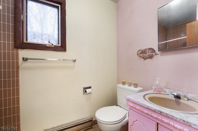 74 Sleepy Hollow Rd, Byram Twp., NJ 07821