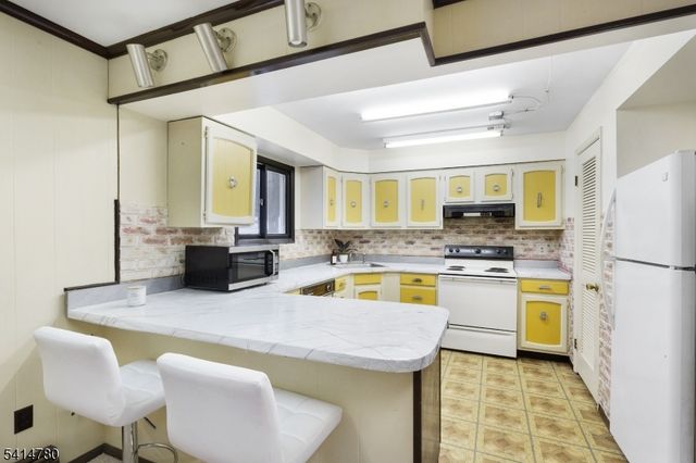 74 Sleepy Hollow Rd, Byram Twp., NJ 07821