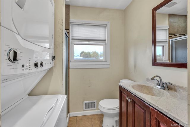 52 Mississippi Avenue, Bay Shore, NY 11706
