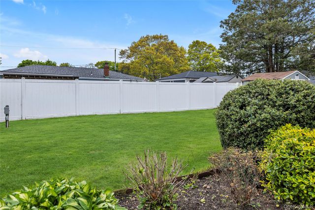 52 Mississippi Avenue, Bay Shore, NY 11706