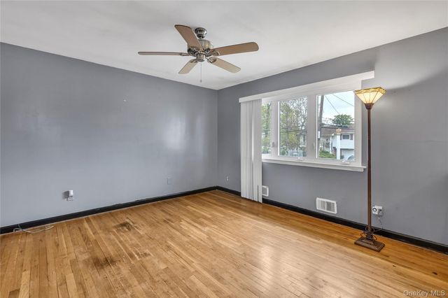 52 Mississippi Avenue, Bay Shore, NY 11706
