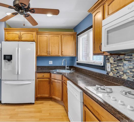 52 Mississippi Avenue, Bay Shore, NY 11706