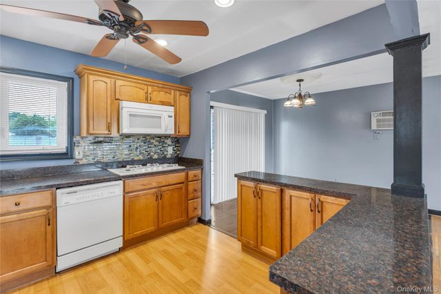 52 Mississippi Avenue, Bay Shore, NY 11706