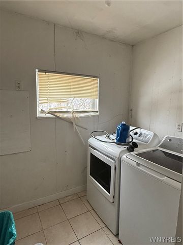 615 Chestnut Avenue, Niagara Falls, NY 14305